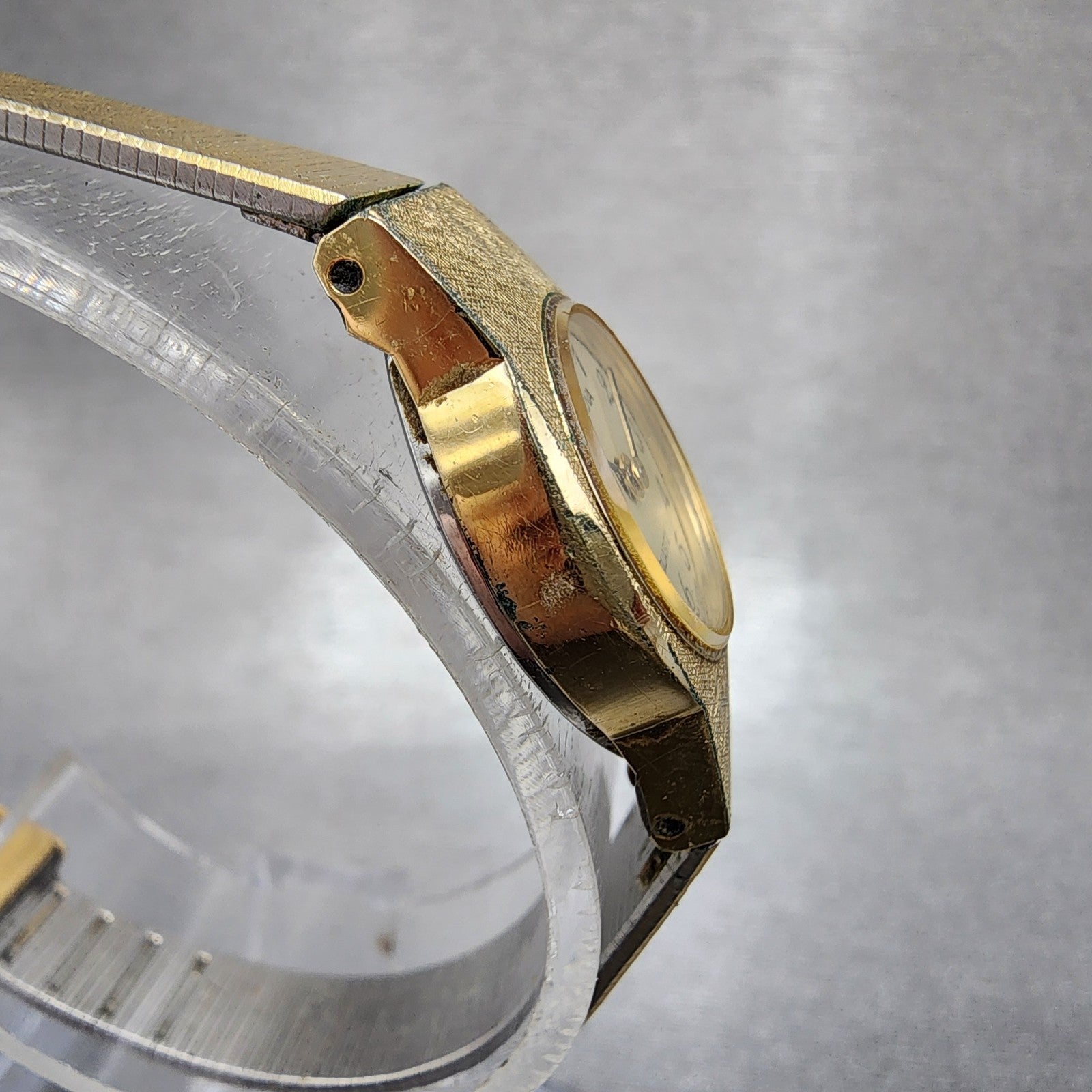 Bulova Watch Women 16mm Champagne Dial Gold Tone Round 83391 New Battery3