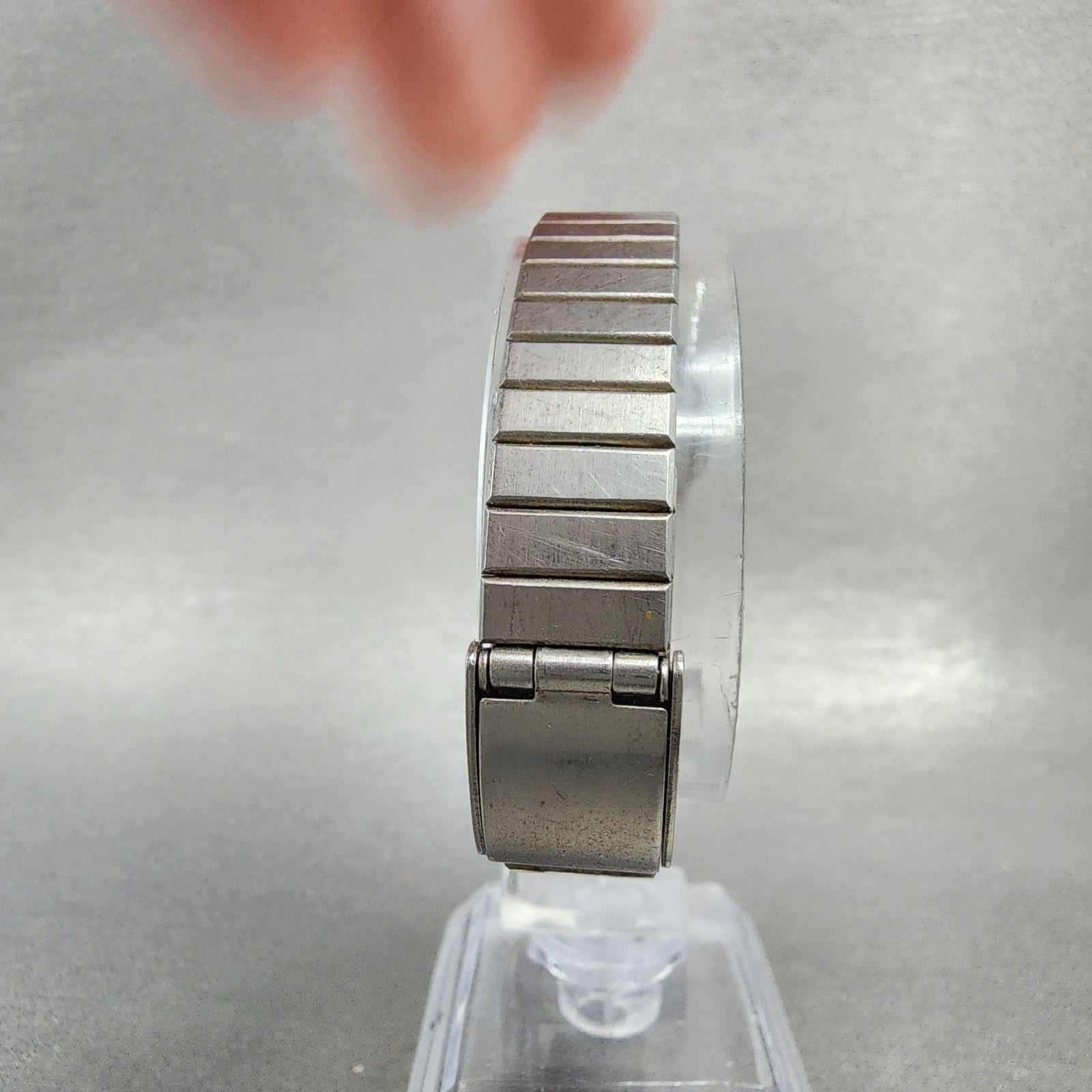 Casio L500 Watch Women 23mm Digital LCD Silver Tone Round Bracelet New Battery7