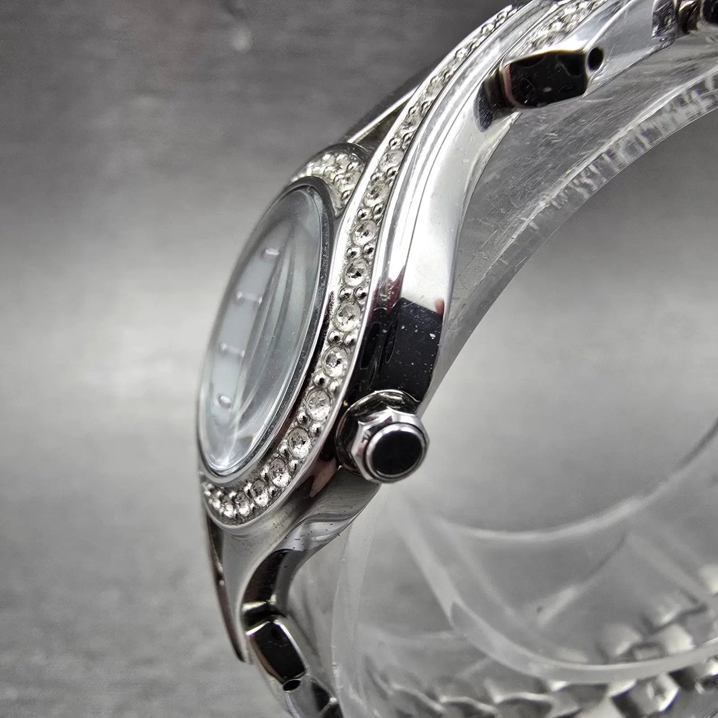 Seiko Solar Watch Women 23mm MOP Dial Silver Tone Round V115-0AP0 Runs3