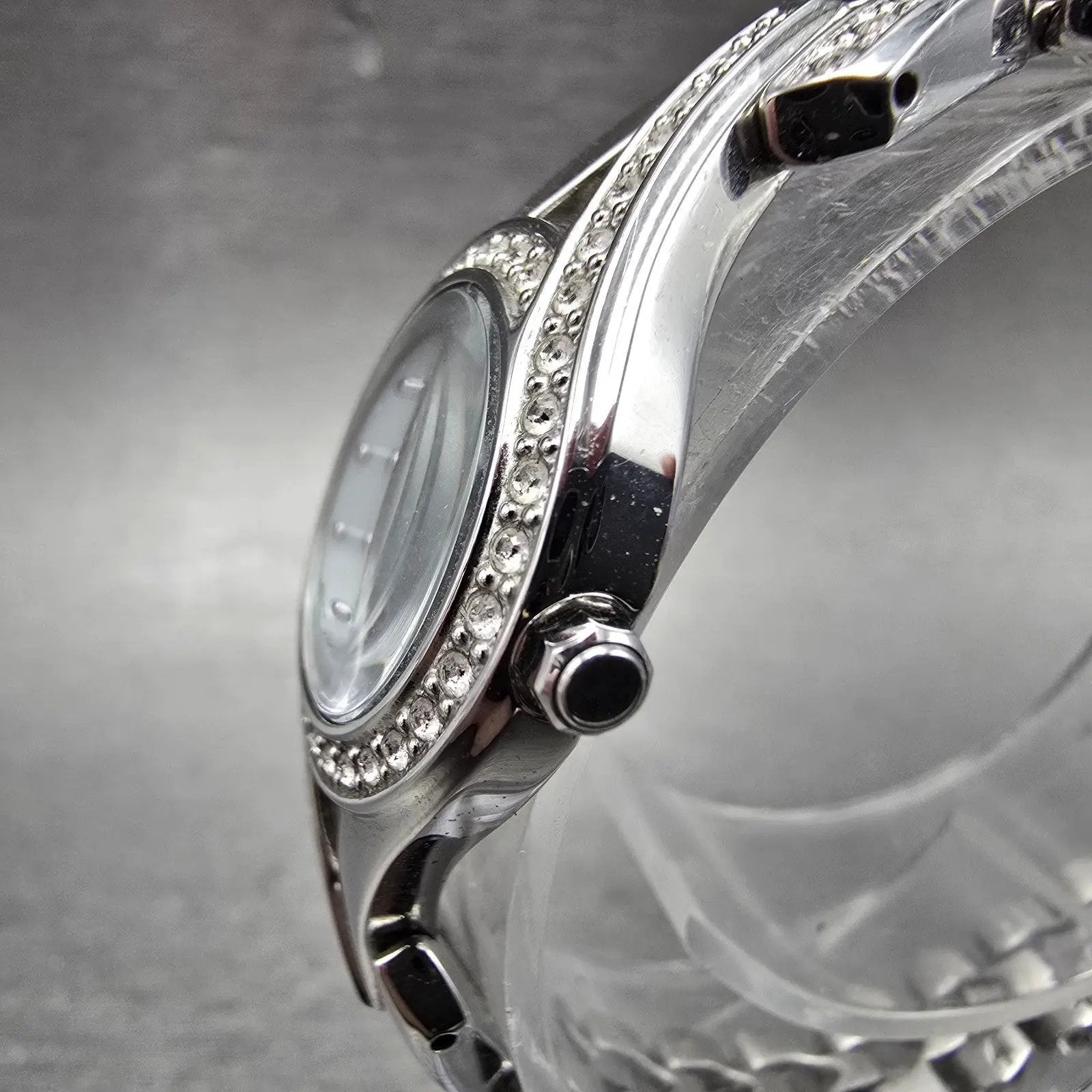 Seiko Solar Watch Women 23mm MOP Dial Silver Tone Round V115-0AP0 Runs3