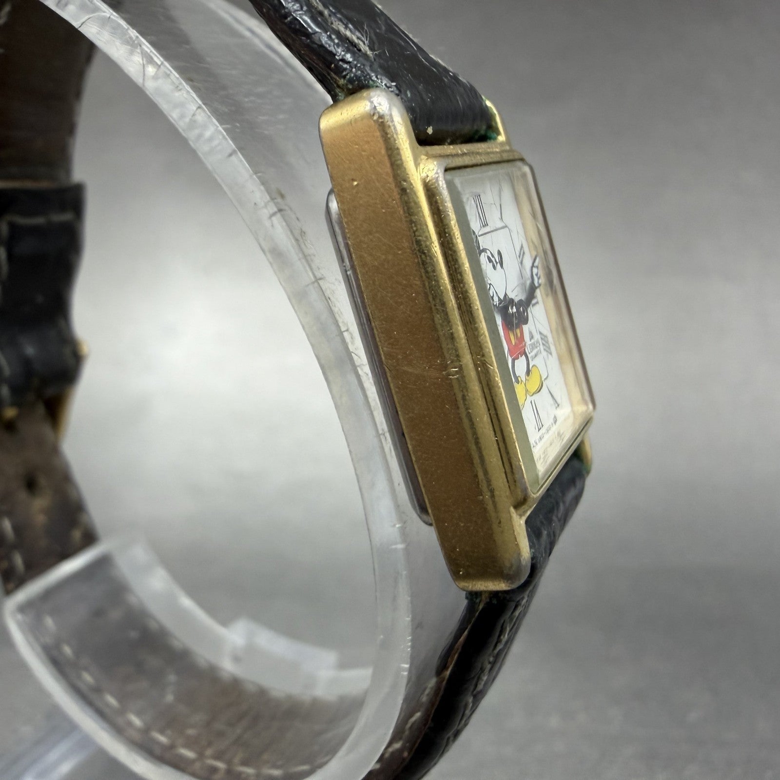 Lorus Mickey Mouse Tank Watch Women 17mm White Dial Gold Tone Rectangle New batt3