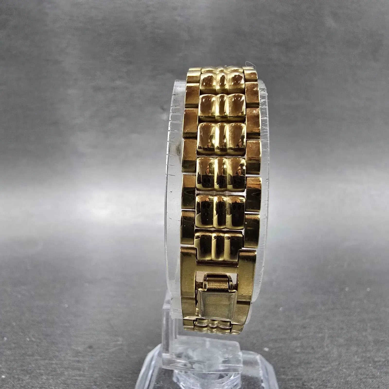 Seiko Watch Women 19mm Cream Dial Gold Tone Round Vintage V401-0988 New BatteryK7