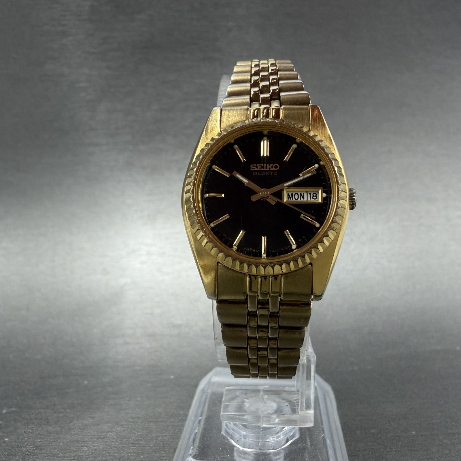 Seiko Watch Women 24mm Black Tone Gold Tone Daydate Round 7N83-0041 New Battery5