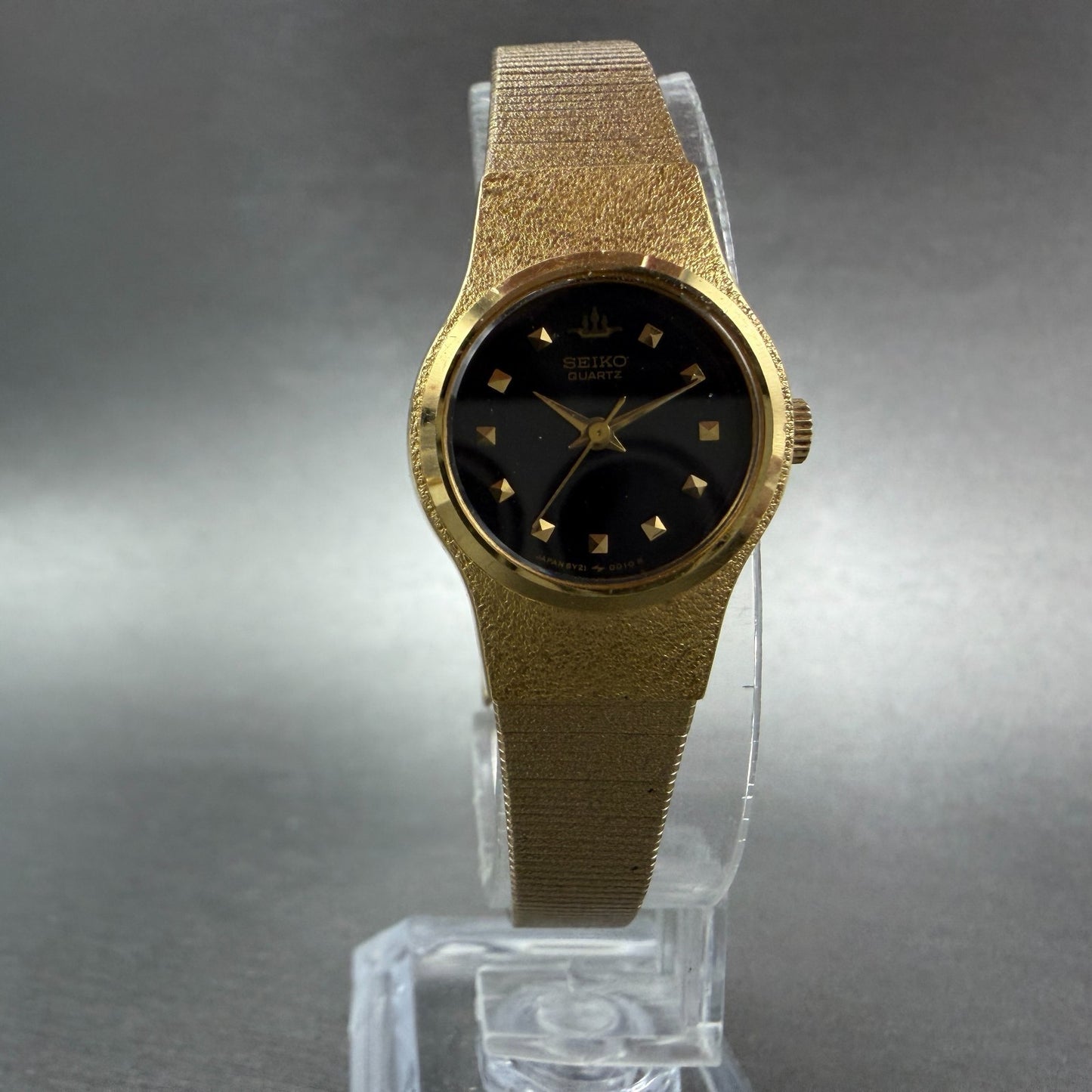 Seiko Watch Women 20mm Black Dial Gold Tone Round 8Y21-0020 New Battery VTG 6895