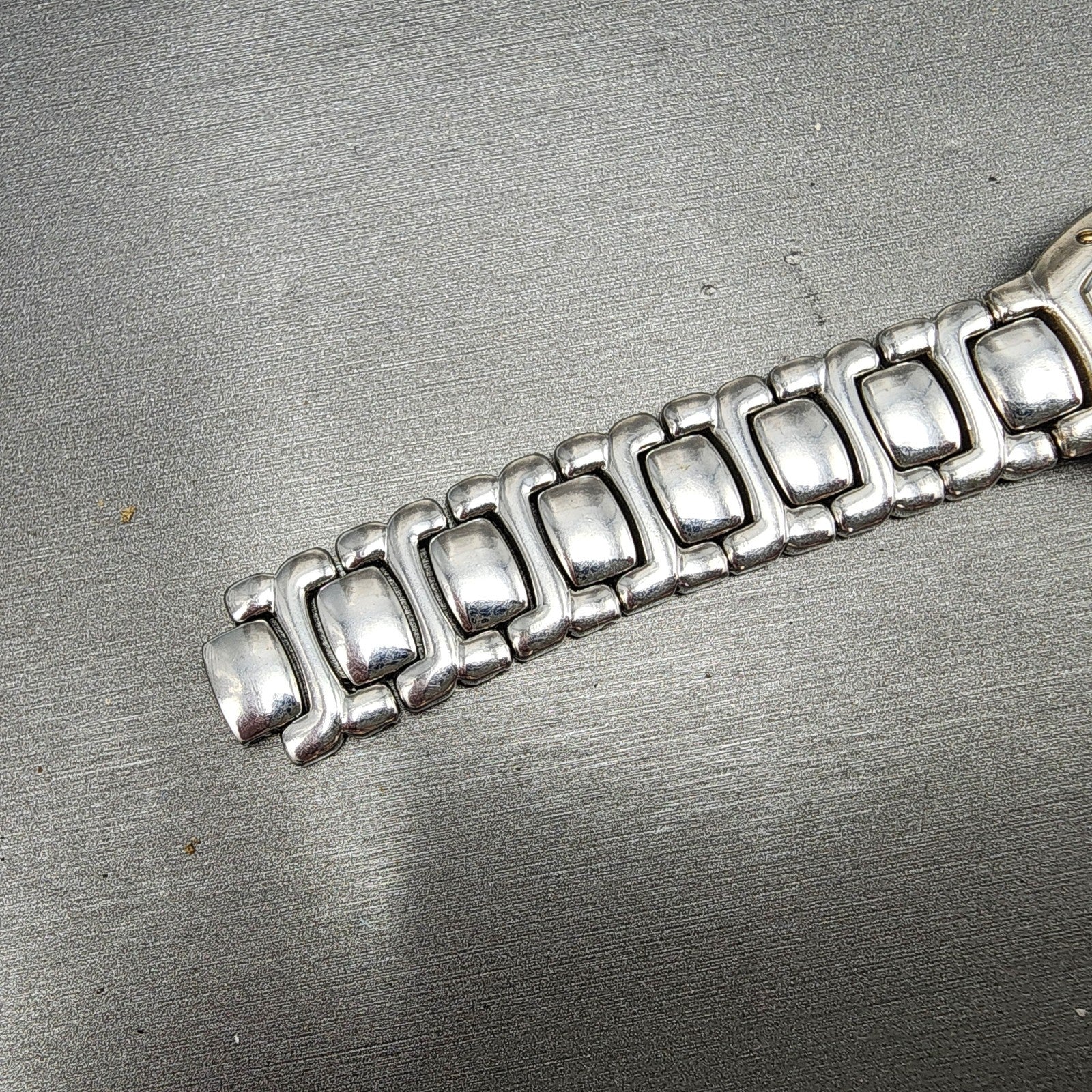 Playboy Watch Unisex 29mm White Dial Silver Tone Oval New battery MISSING CLASP6