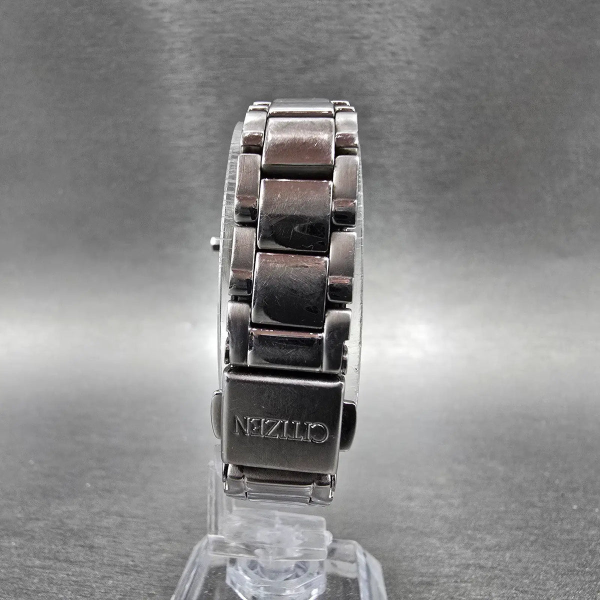 Citizen Eco-Drive Watch Women 26mm MOP Dial Steel Date Gems E011-S070074 Runs7
