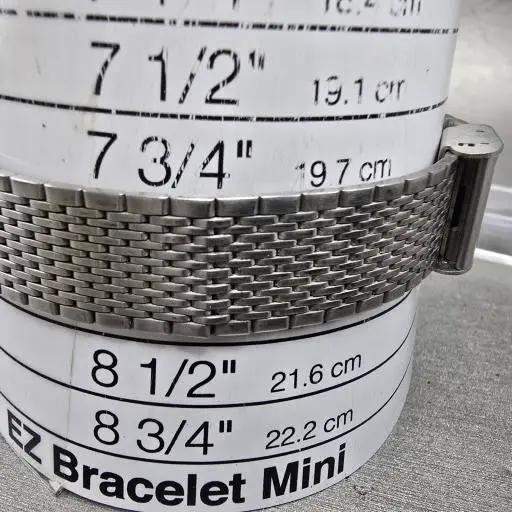 Citizen OXY Watch Men 35mm White Dial Titanium Date 5510-L11302 New Battery11