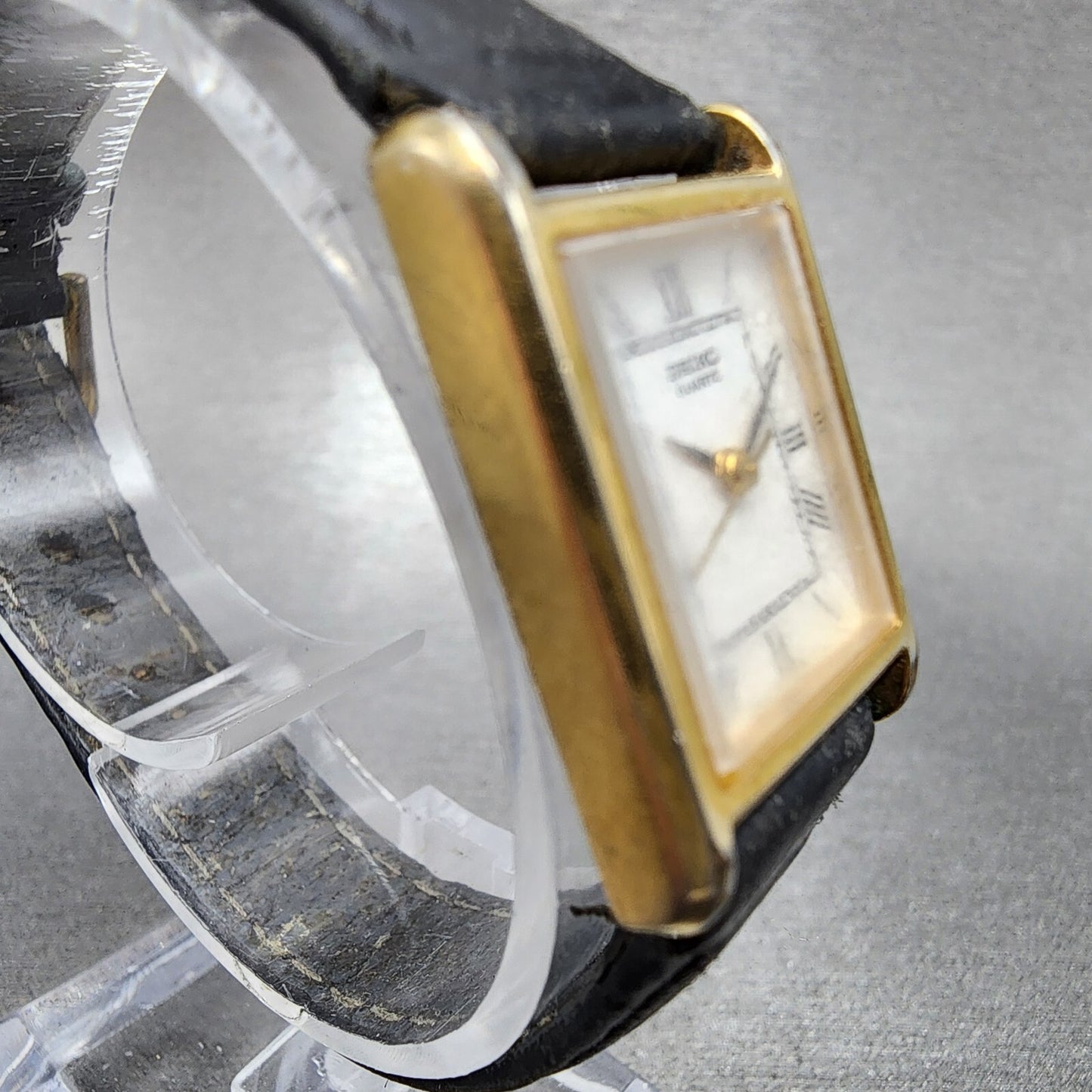 Seiko Tank Watch Women 18mm White Dial Gold Tone Rectangle 1N015A40 New Battery3