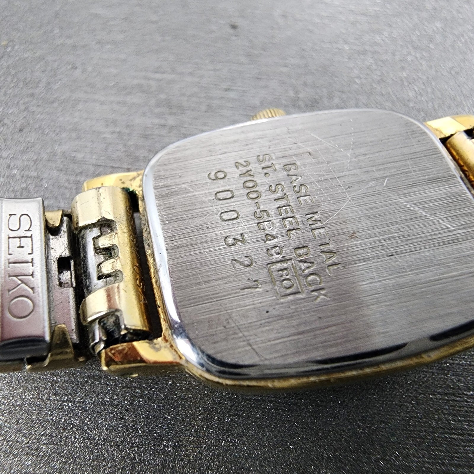 Seiko Watch Women 17mm Gold Dial Gold Tone Rectangle 2Y005B49 New Battery9
