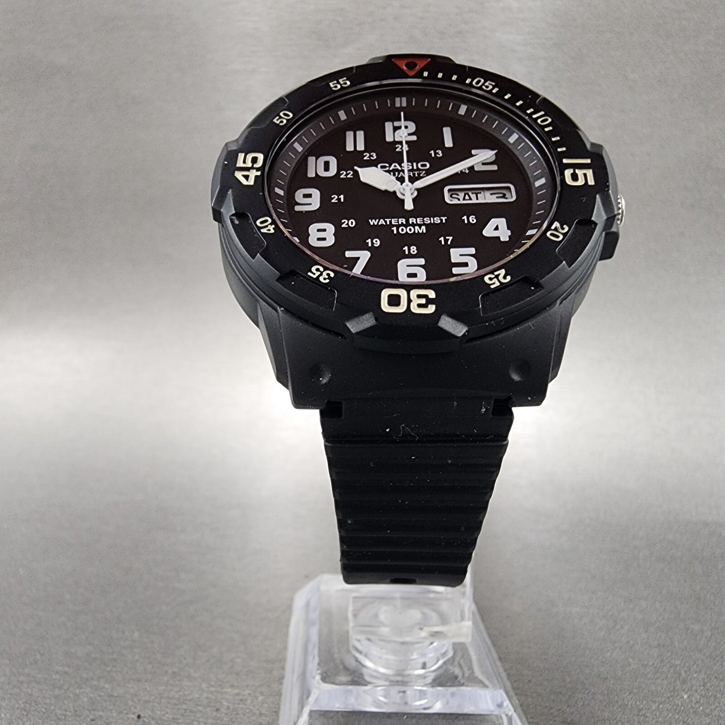 Casio MRW200H Dive Watch Men 43mm Black Dial Black Tone Daydate Round New Batt5