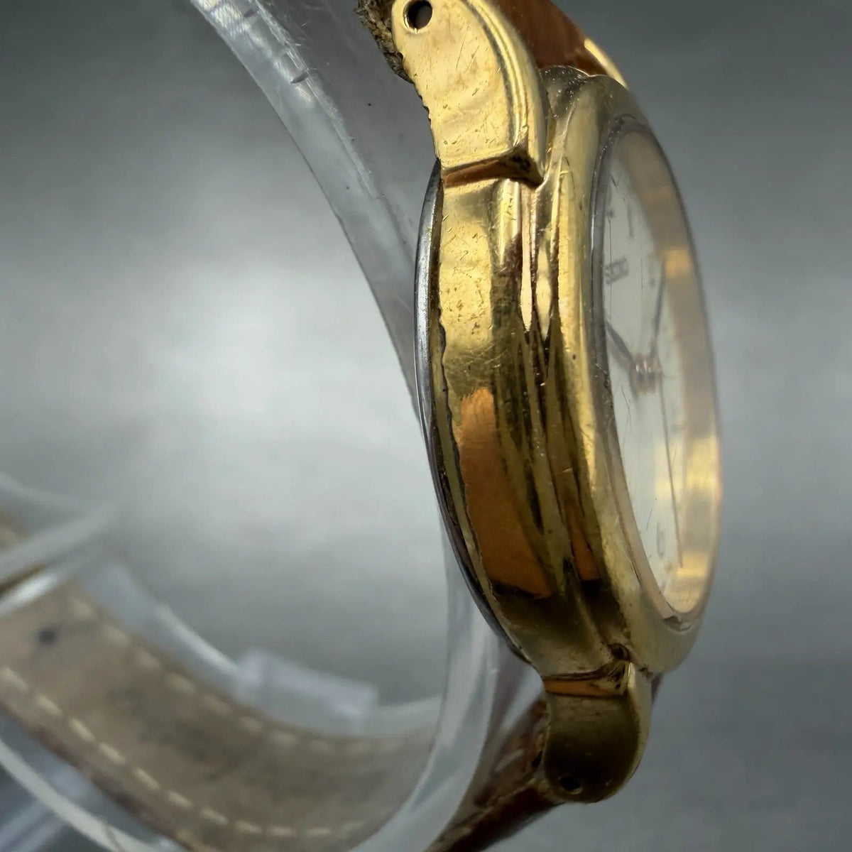 Seiko Watch Women 25mm Cream Dial Gold Tone Round V701-1930 New Battery3