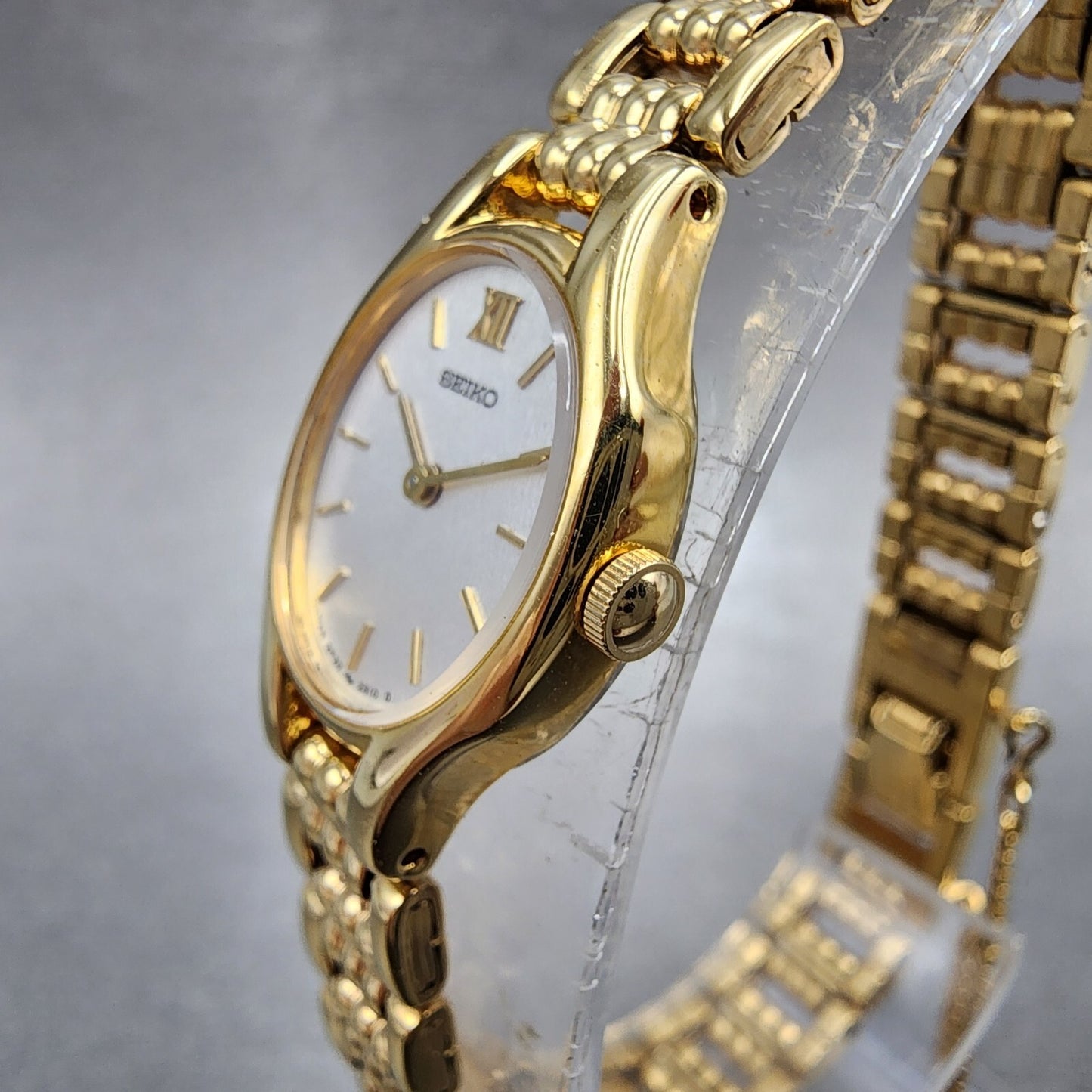 Seiko Watch Women 18mm Silver Dial Gold Tone Oval 2p206230 New Battery2