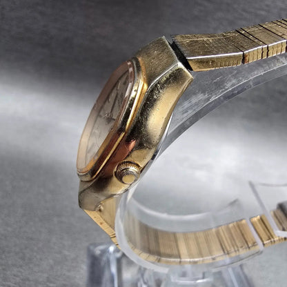 Seiko SQ Watch Women 23mm Gold Dial Gold Tone Daydate 3423-5079 New Battery2