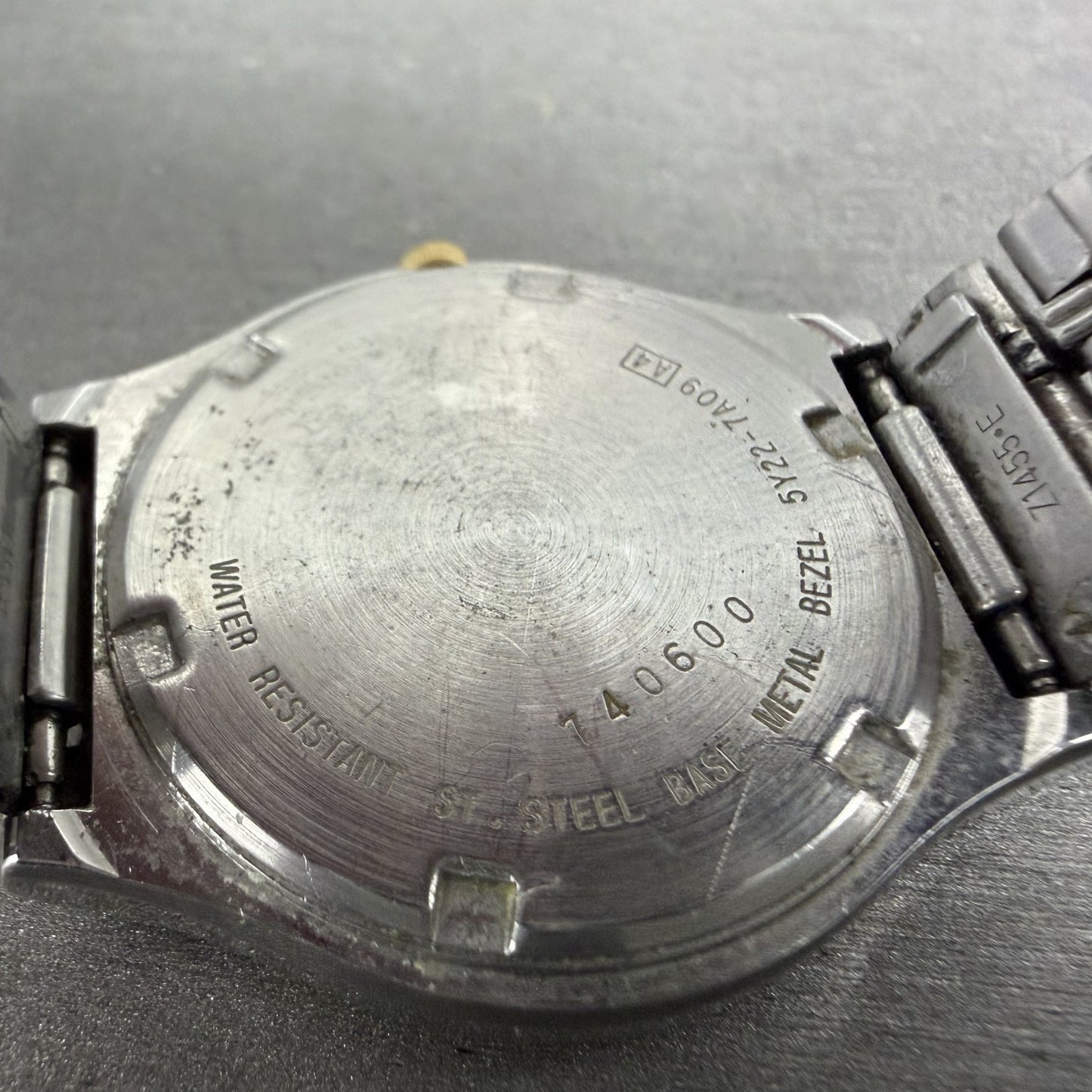 Seiko SQ Watch Men 33mm Silver Dial Two Tone Date Round 5Y22-7A09 New Battery9
