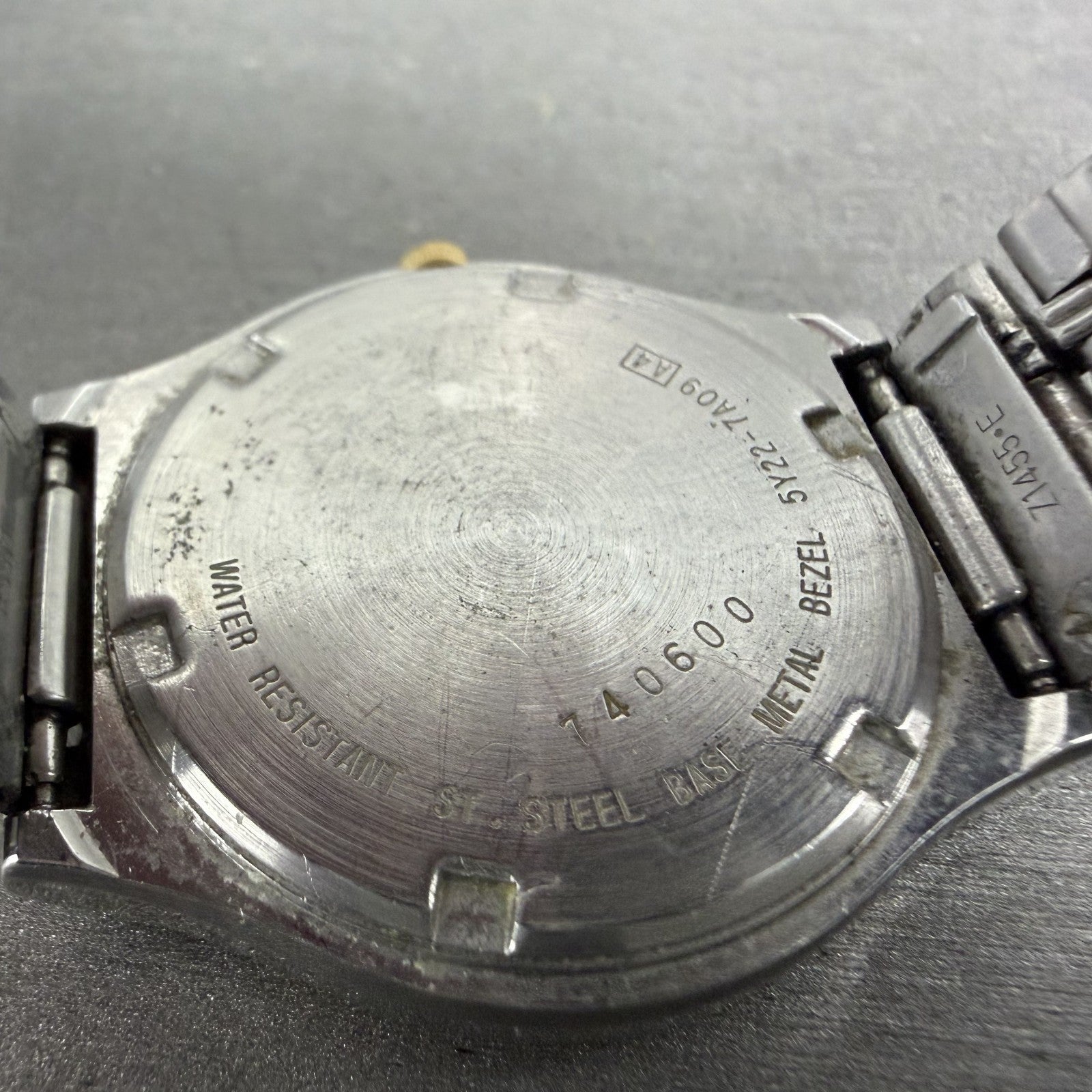 Seiko SQ Watch Men 33mm Silver Dial Two Tone Date Round 5Y22-7A09 New Battery9