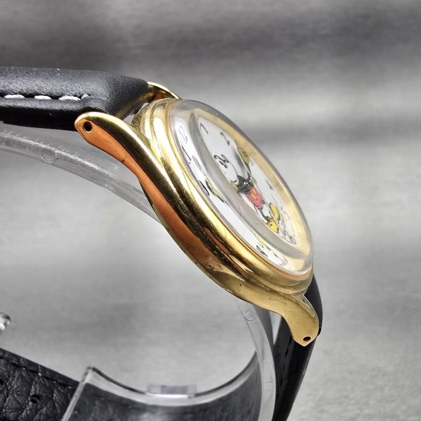 Lorus Mickey Mouse Watch Men 31mm White Dial Gold Tone Round V515-8000 New Batt3
