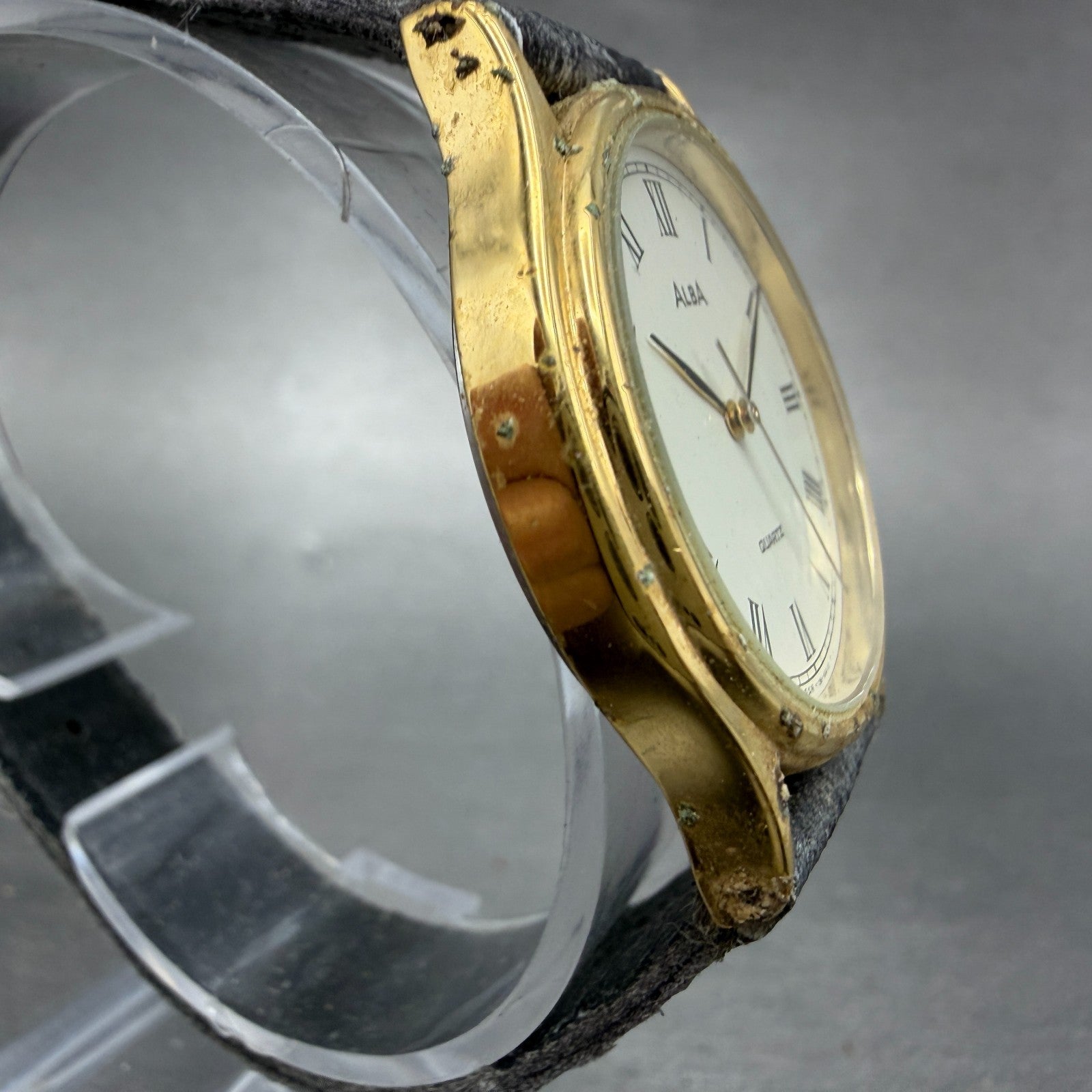 Seiko Alba Watch Unisex 33mm White Dial Gold Tone Round Y136-6A10 New Battery3