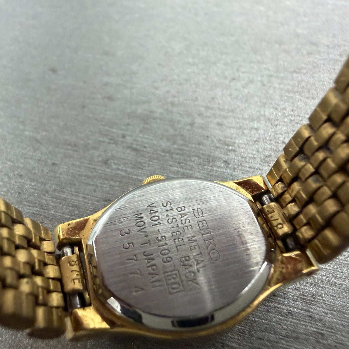 Seiko Watch Women 17mm Champagne Dial Gold Tone Oval V401-5109 New Battery VTG A9