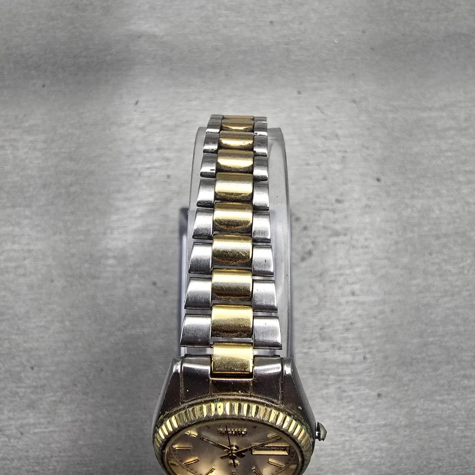 Seiko SQ Watch Women 24mm Silver Dial Two Tone Daydate Round 3E23-0A69 New Batt4