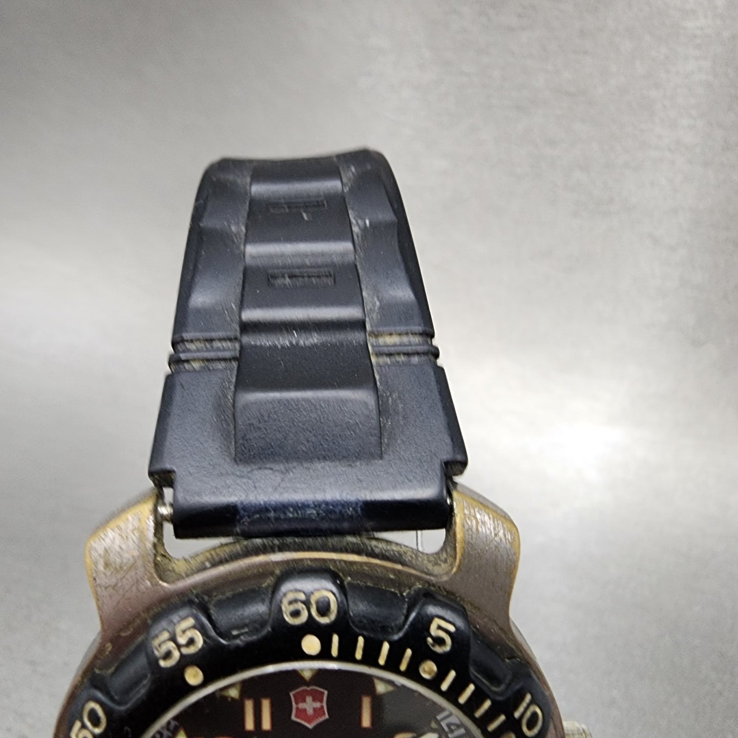 Victorinox Swiss Army Sportline Dive Watch Men 37mm Black Dial Silver Tone PARTS5