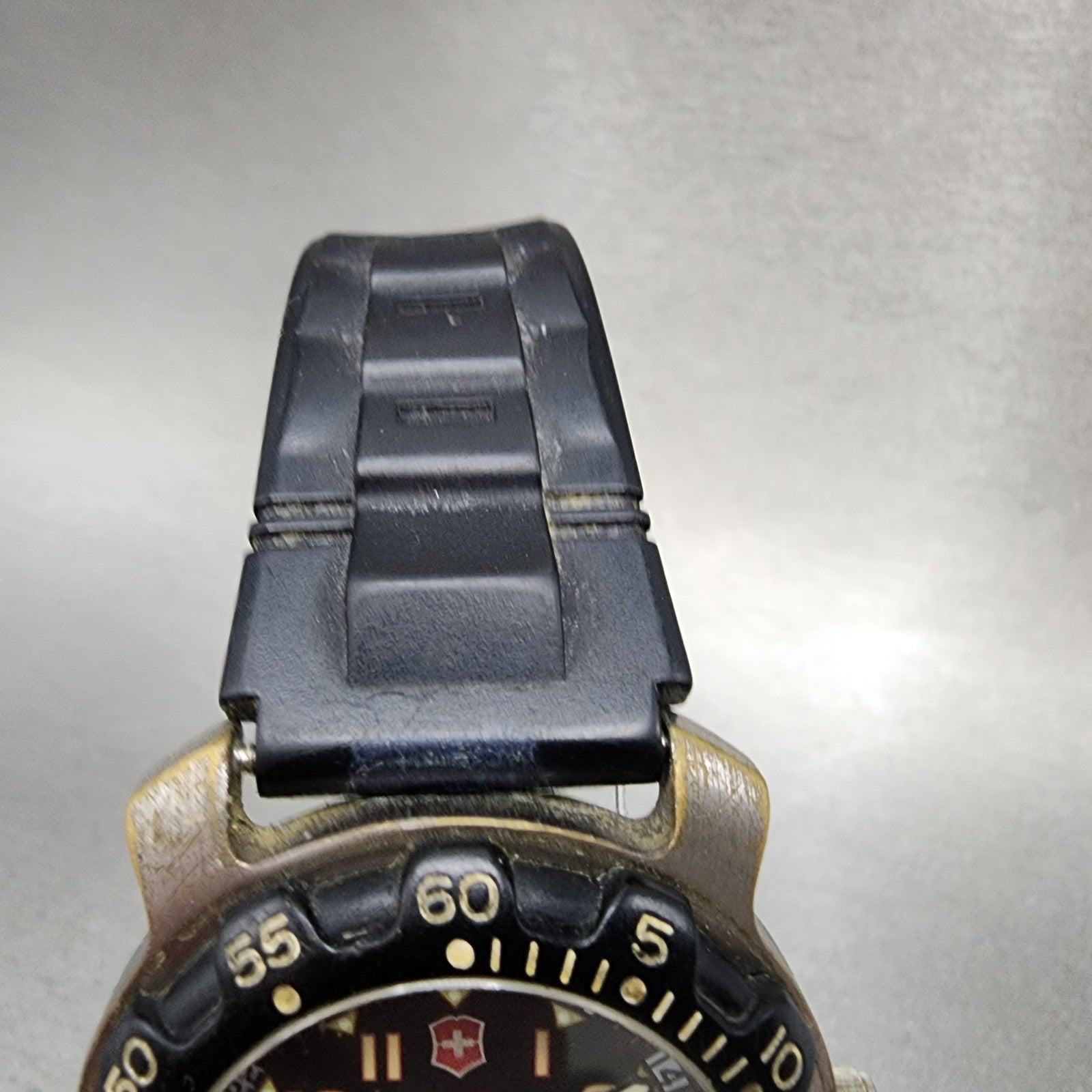 Victorinox Swiss Army Sportline Dive Watch Men 37mm Black Dial Silver Tone PARTS5