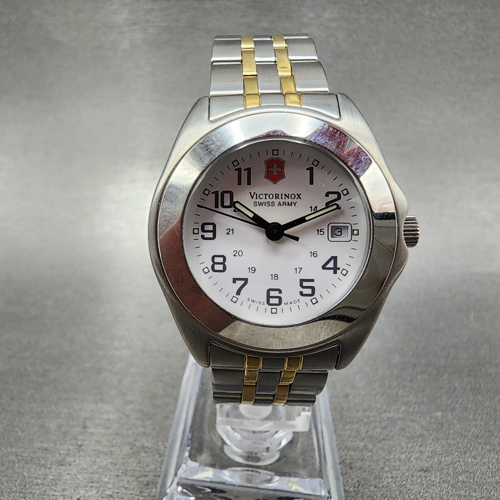 Victorinox Swiss Army Watch Women 32mm White Dial Two Tone Date Round New Batt2