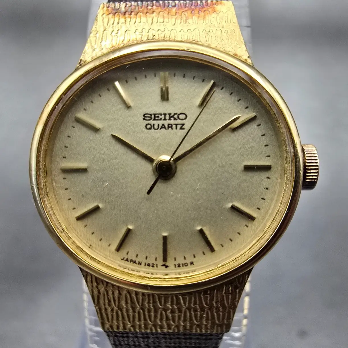 Seiko Watch Women 20mm Gold Dial Gold Tone Oval 1421-5710 New Battery Vintage1