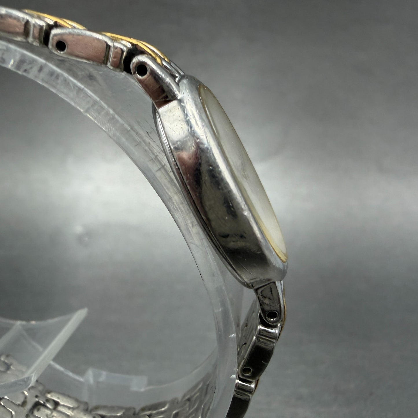 Seiko Watch Women 17mm White Dial Two Tone Oval Vintage V400-1029 New Battery GH3