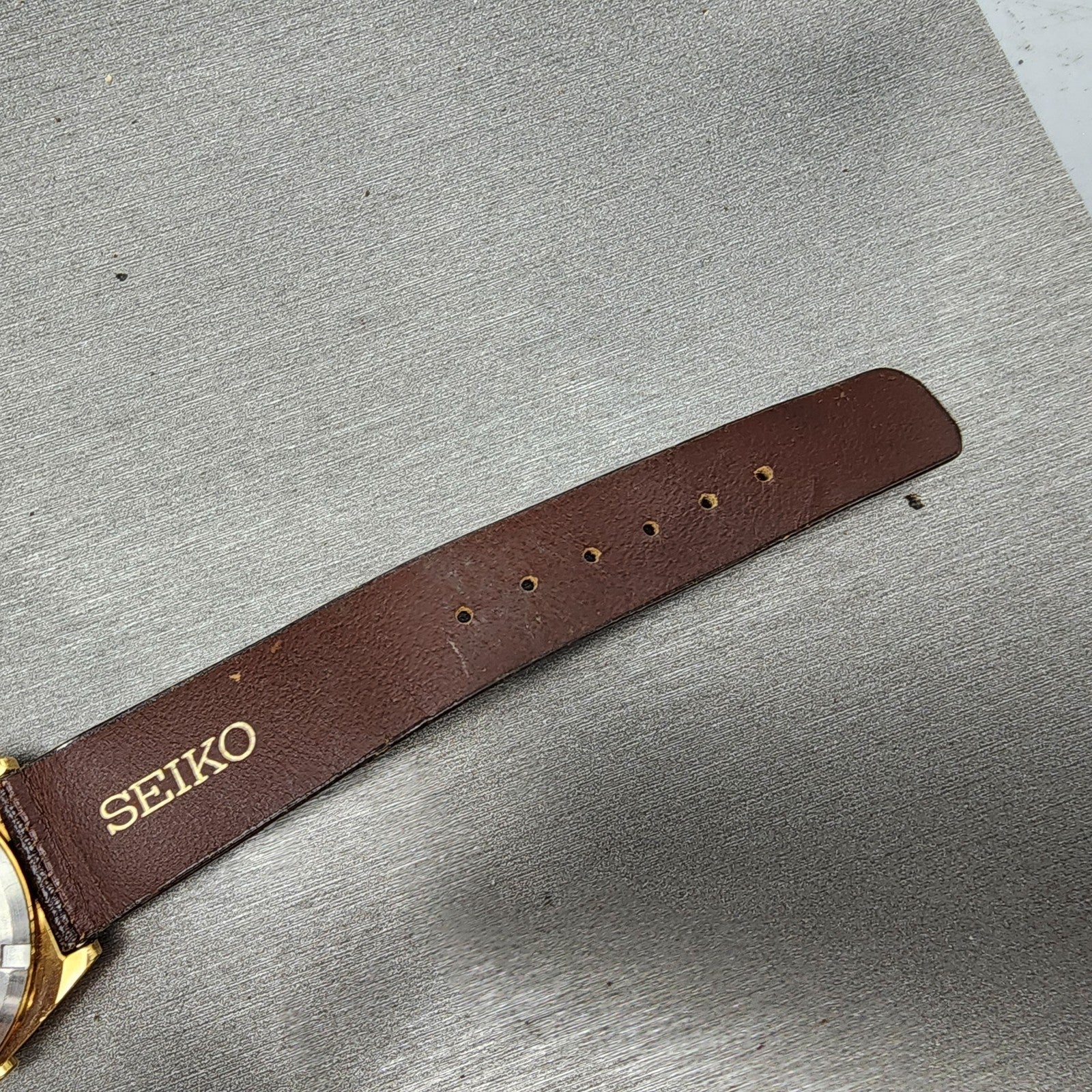 Seiko Digital Watch Men Gold Tone SAMPLE A2575009 NO MOVEMENT PARTS9