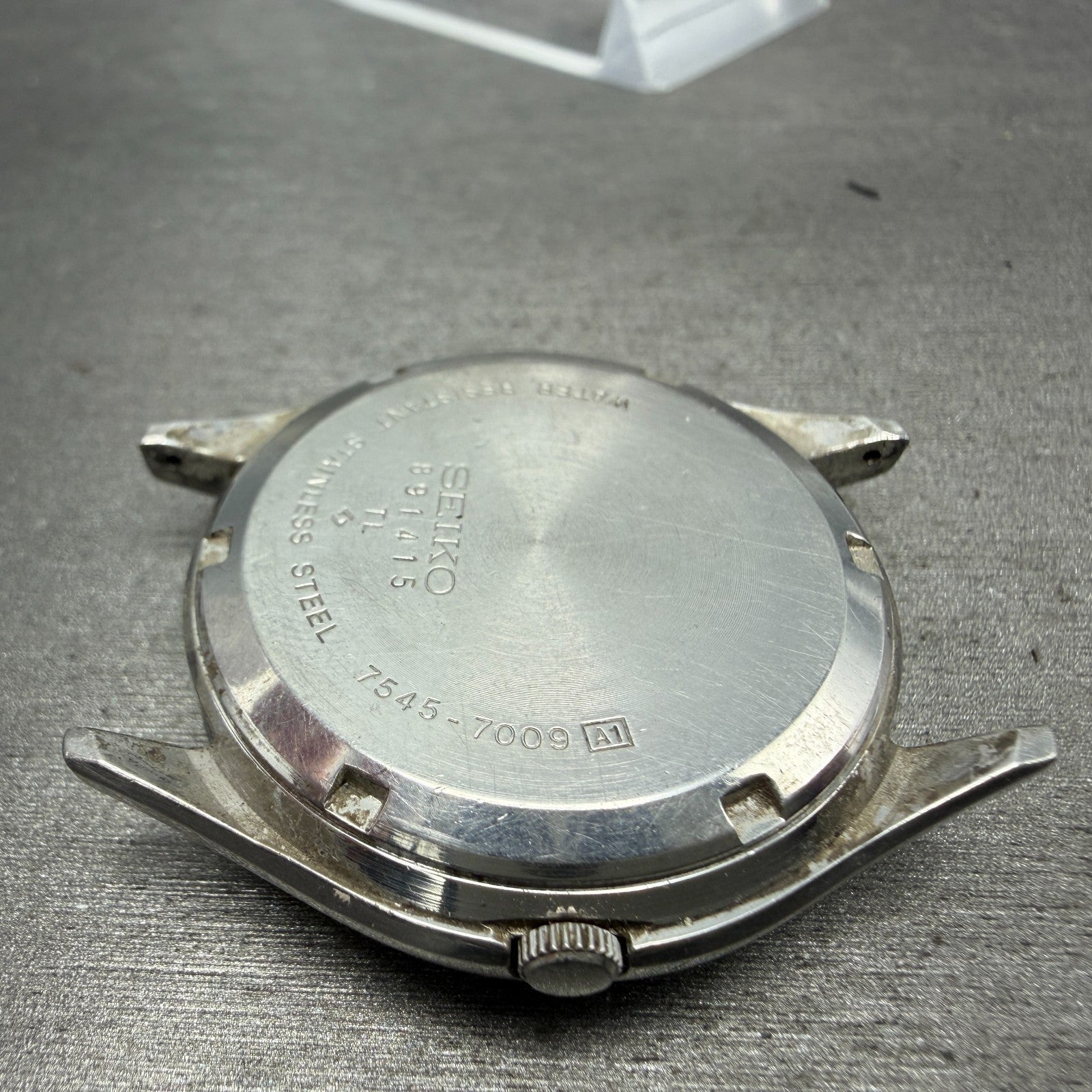 Seiko SQ Watch Men 37mm White Dial Silver Tone Date Round 7545-7009 PARTS9