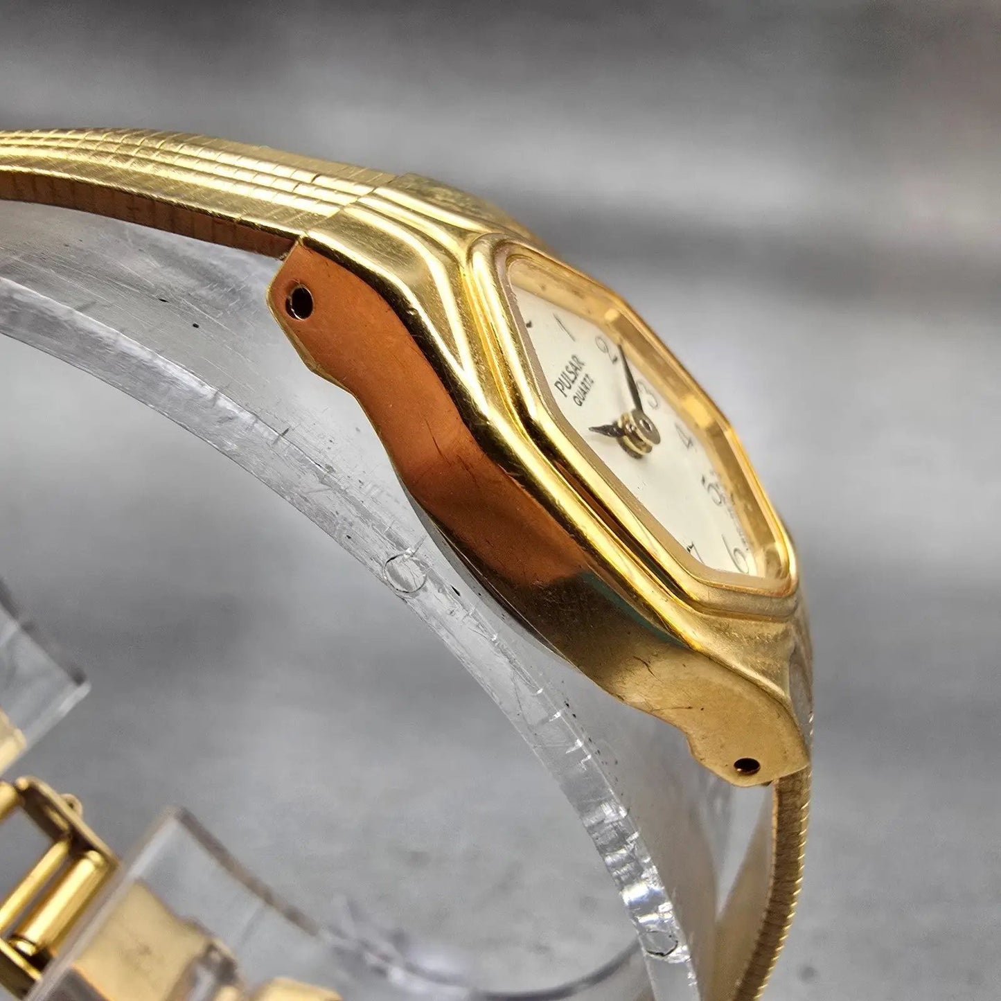 Seiko Pulsar Watch Women 16mm White Dial Gold Tone Oval V810-6370 New Battery3