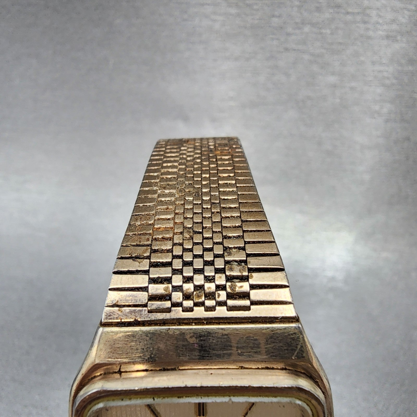 Vega Junction Tank Watch Men 29mm Cream Dial Gold Tone Rectangle New Battery5