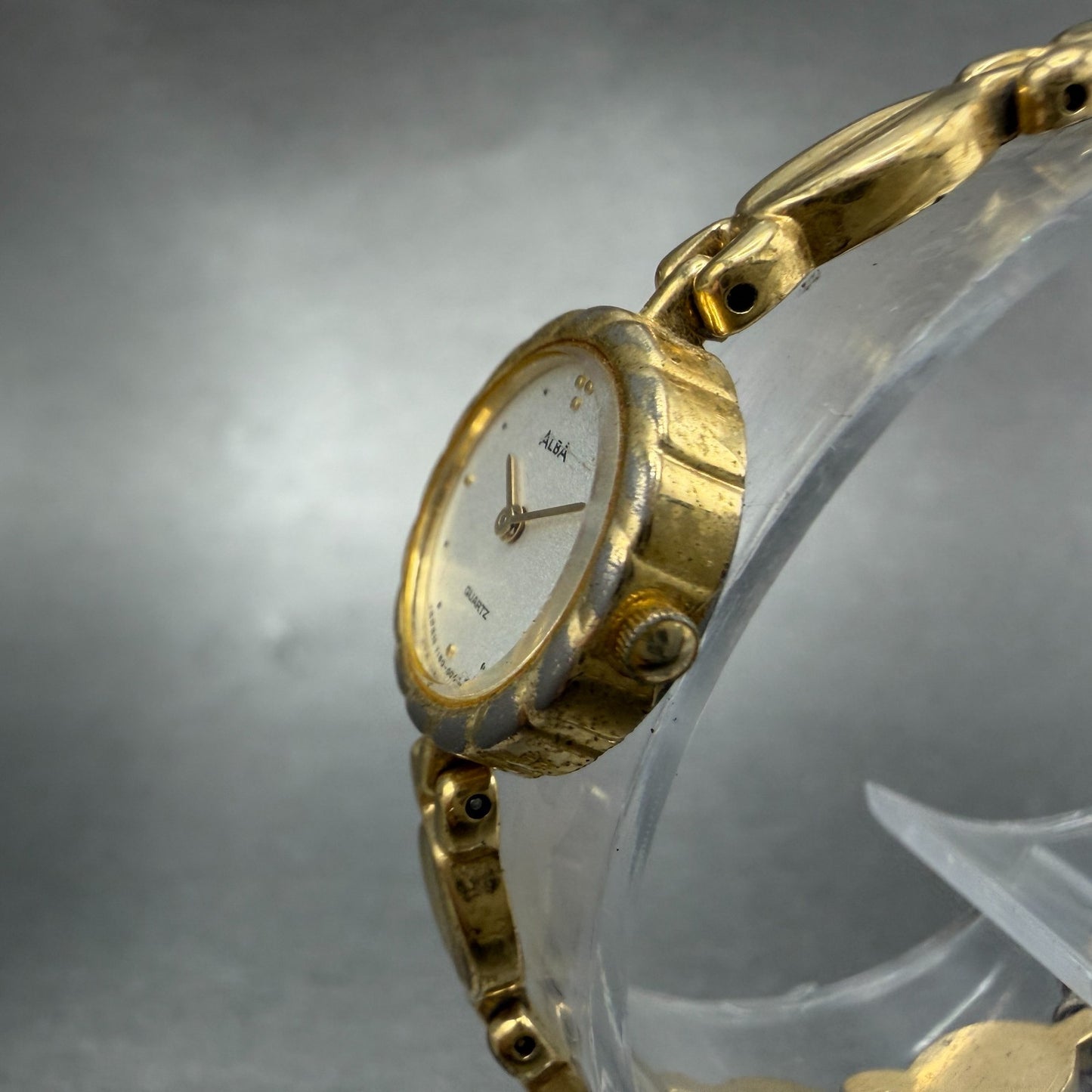 Seiko Alba Watch Women 17mm White Dial Gold Tone Round Y150-0A30 New Battery2