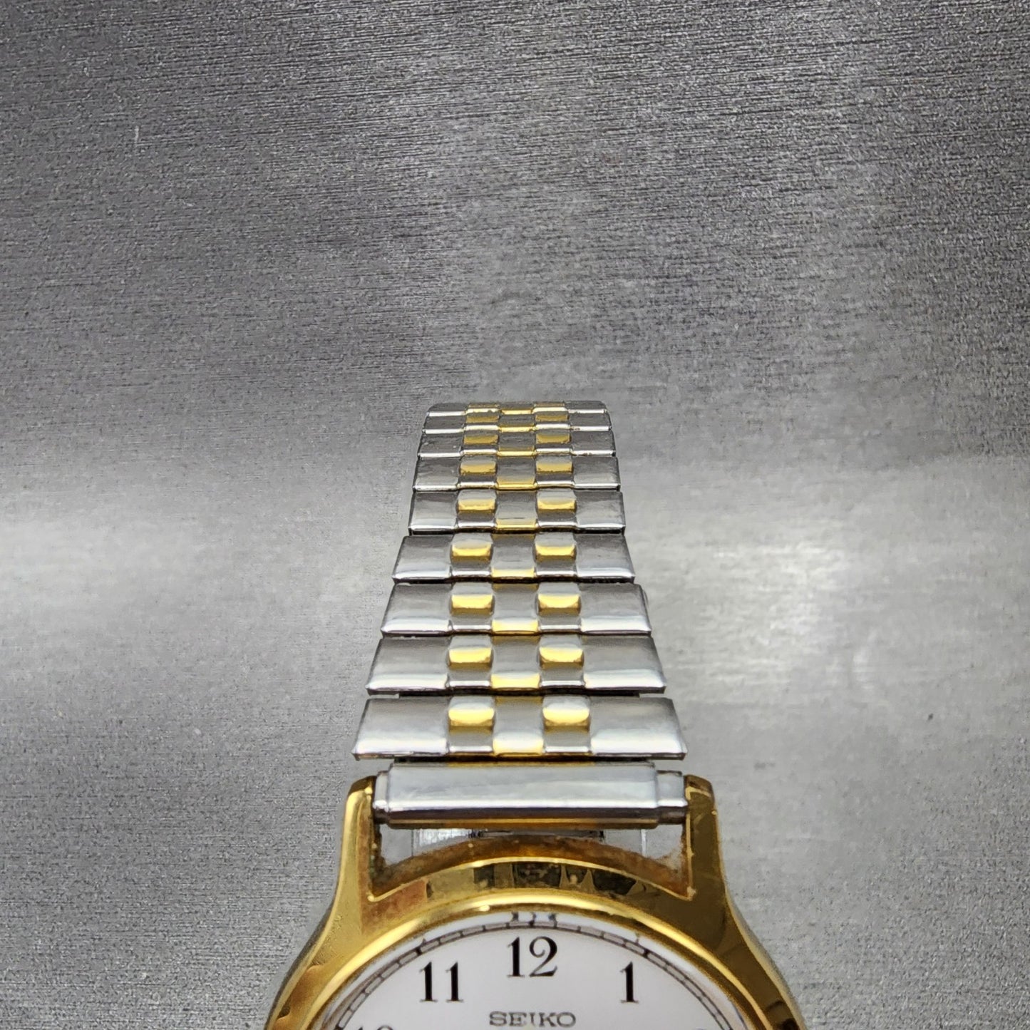 Seiko Watch Men 35mm White Dial Two Tone Round Bracelet V7008a10 PARTS5