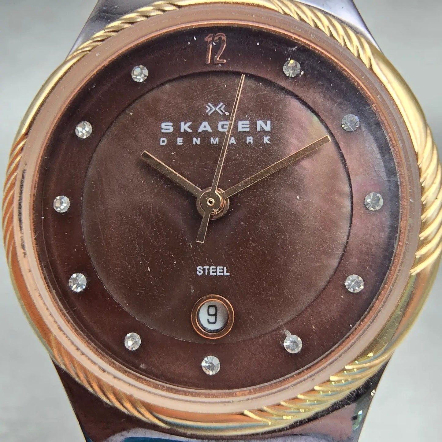 Skagen Denmark Watch Women 27mm Brown MOP Dial Gold Tone Date 880LRDR New Batt1