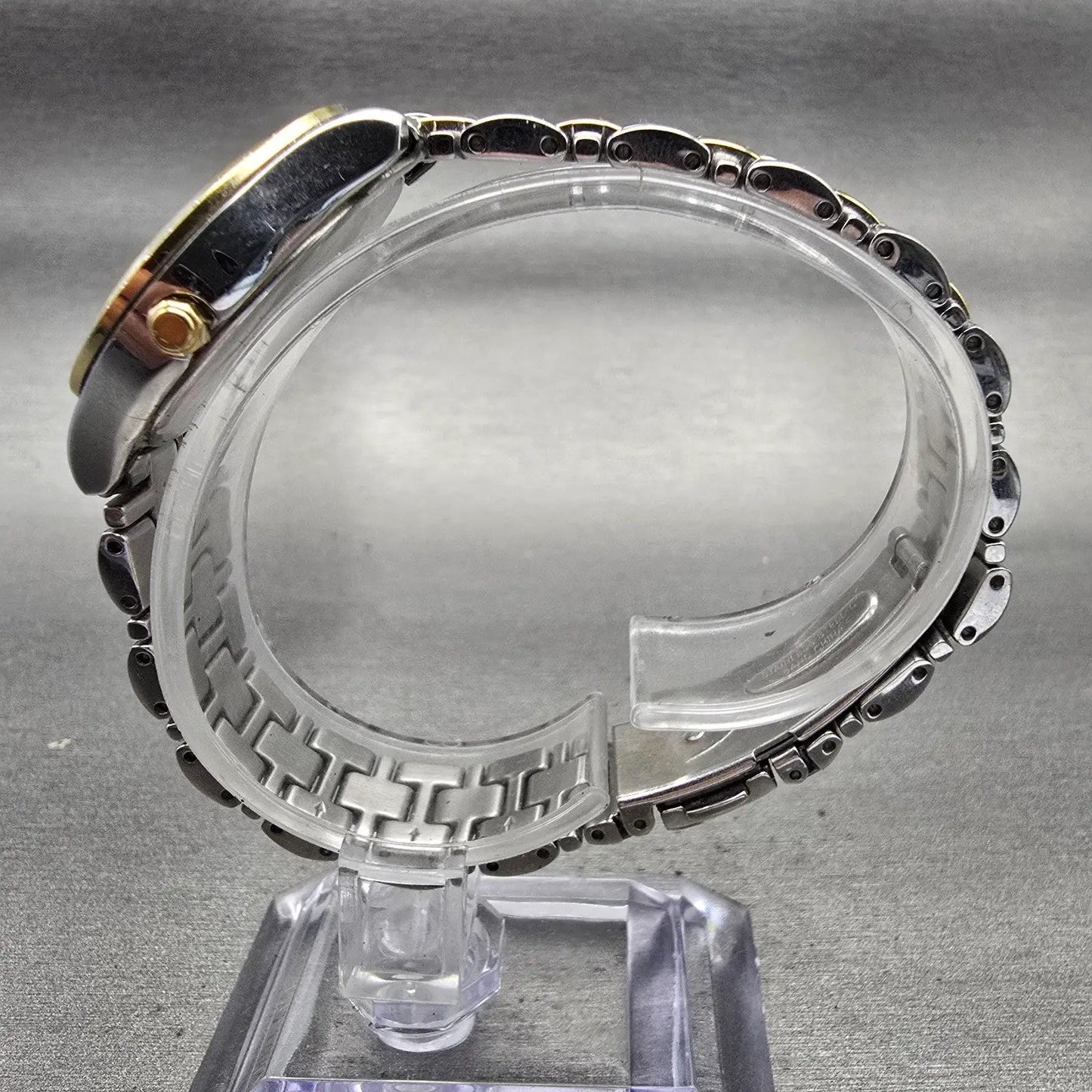 Seiko Solar Watch Women 28mm MOP Dial Two Tone Date Gemmed Round V137-0AA0 Works6
