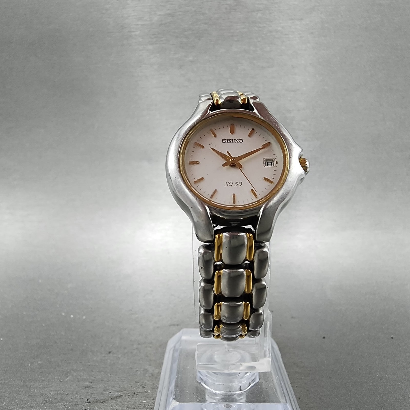Seiko SQ 50 Watch Women 25mm White Dial Two Tone Date 7n820301 New Battery5
