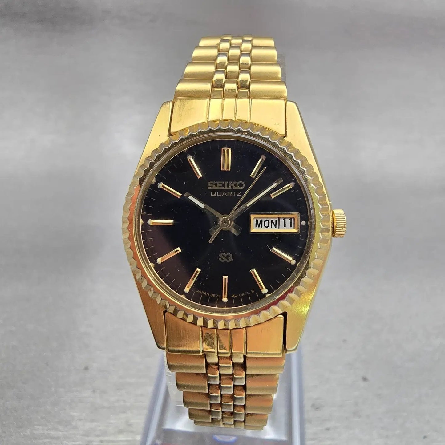Seiko SQ Watch Women 24mm Black Dial Gold Tone Daydate Round 3E23-0A69 New Batt0
