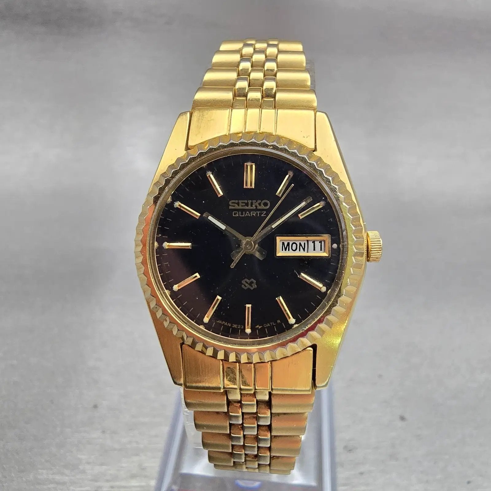 Seiko SQ Watch Women 24mm Black Dial Gold Tone Daydate Round 3E23-0A69 New Batt0