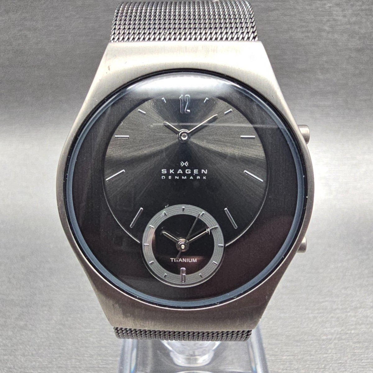 Skagen Watch Men 37mm Gray Dial Titanium Dual Time Round 733XLTTM New Battery0