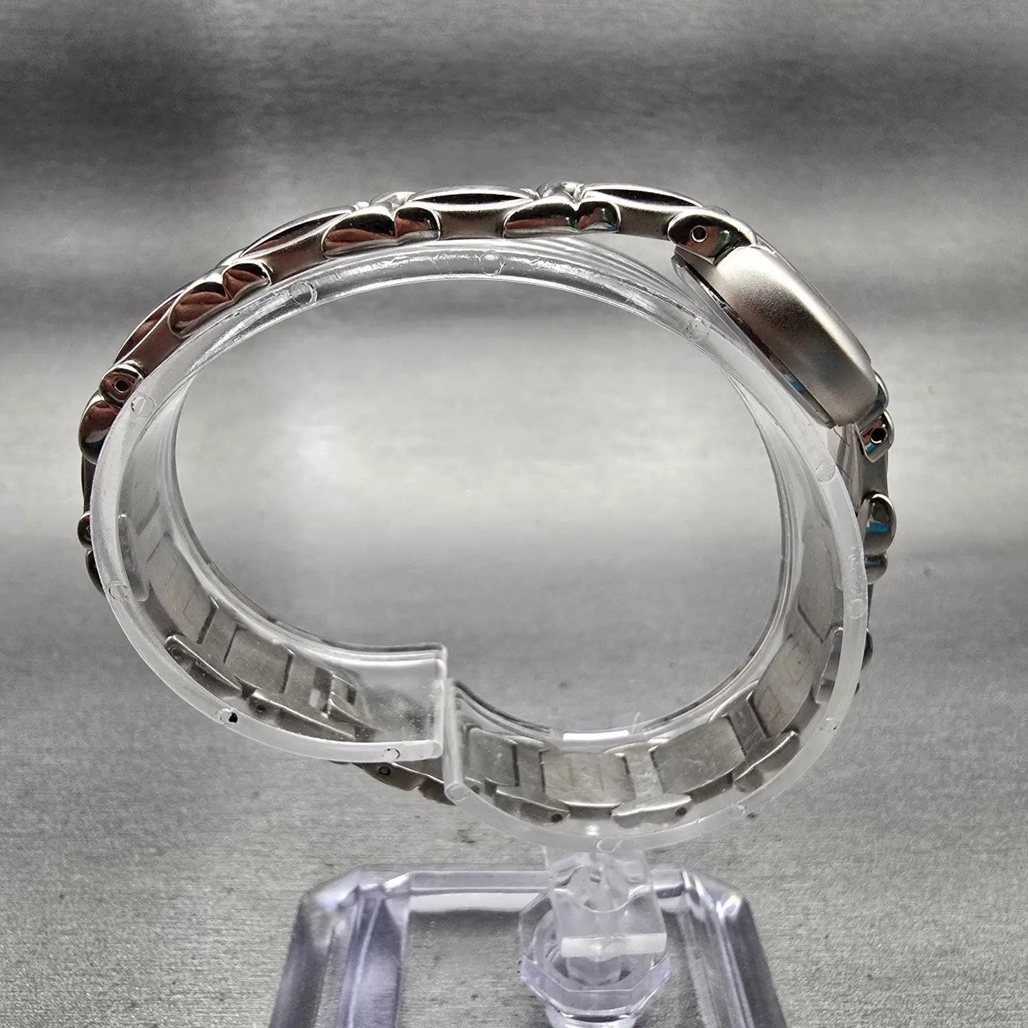 Bulova Watch Women 20mm MOP Dial Silver Tone Round 96L90 New Battery Bracelet8
