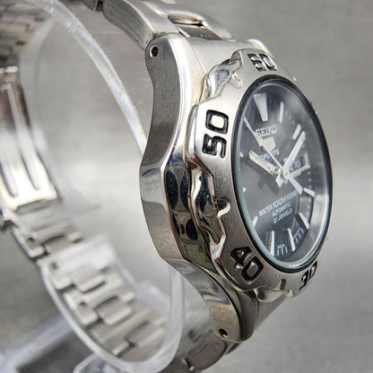 Seiko 5 Sports Watch Women 27mm Black Dial Stainless Steel Daydate Round Runs3