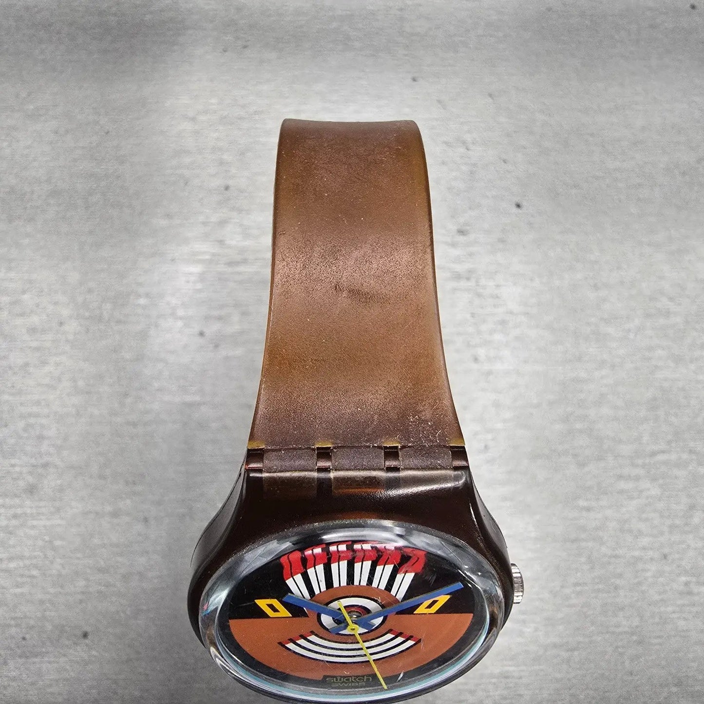 Swatch RUFFLED FEATHERS Watch Men Brown Dial Brown Round GF100 New battery VTG4