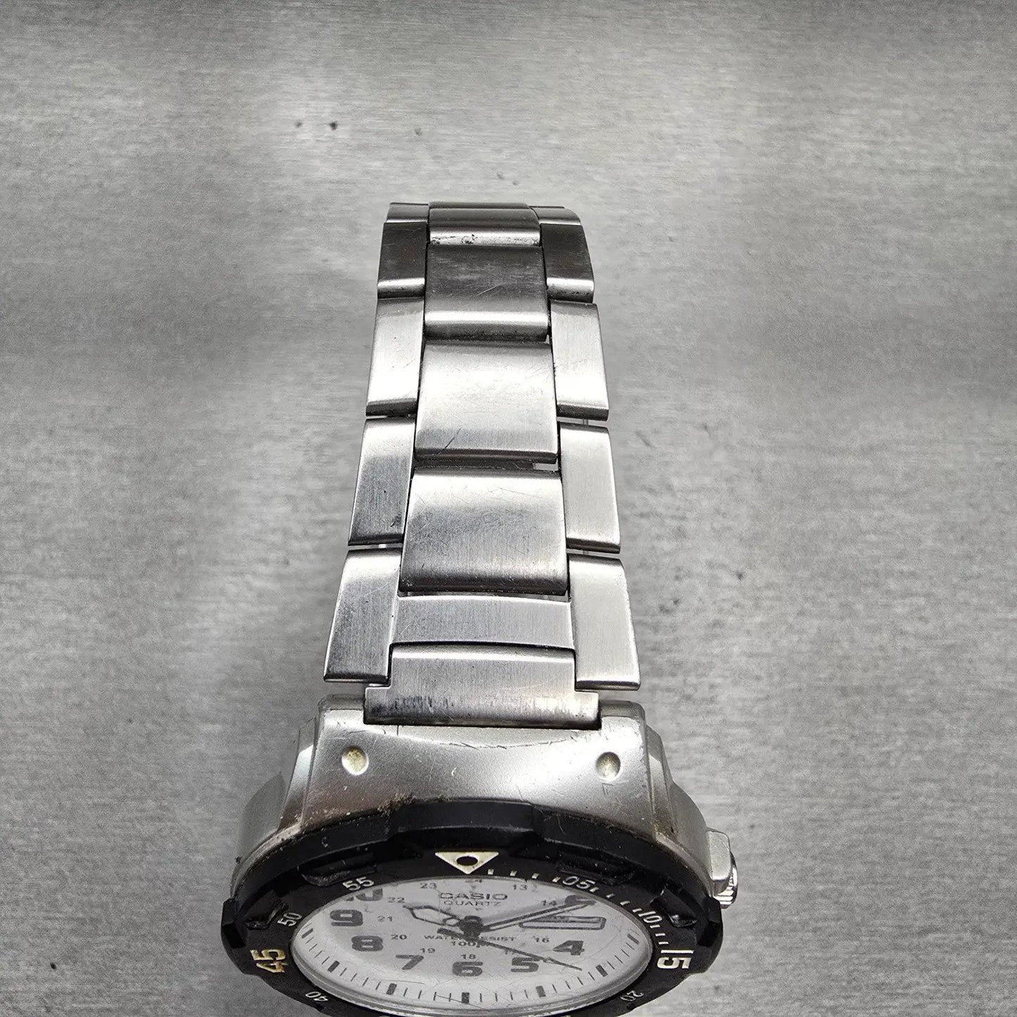 Casio Dive Watch Men 43mm White Dial Two Tone Daydate Round MRW-200H New Battery4