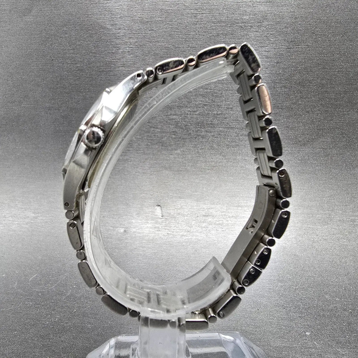 Bulova Watch Women 29mm MOP Dial Two Tone Date Round Diamonds 98P116 New Battery6
