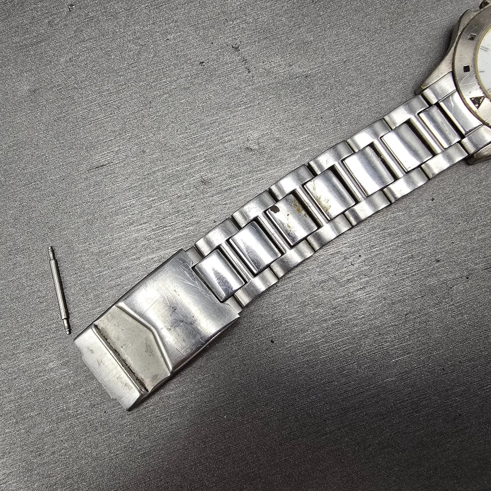 Givenchy Watch Men 35mm White Dial Silver Tone Round  Broken Bracelet PARTS7