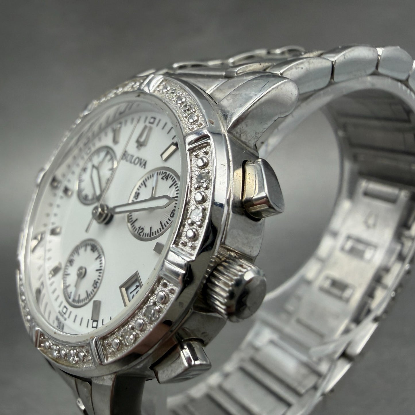 Bulova Chronograph Watch Women 30mm White Dial Silver Tone Date 96R19 New BattI52
