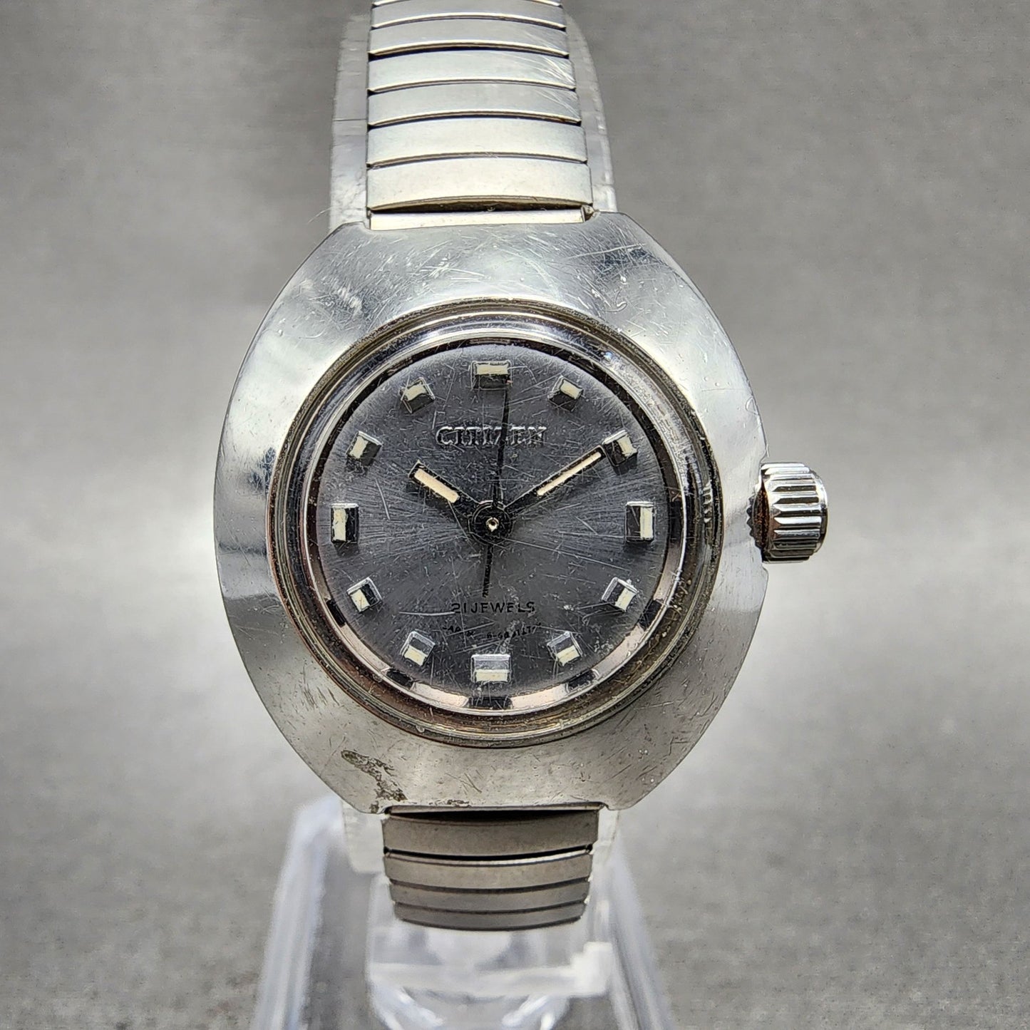 Citizen Watch Women 25mm Silver Dial Silver Tone Manual Wind Runs VTG0