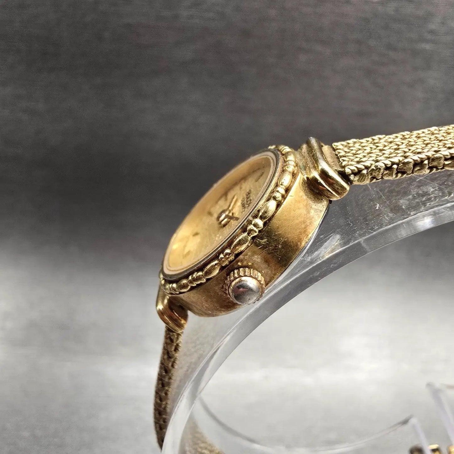 Bulova Watch Women 15mm Gold Dial Gold Tone Oval New Battery Vintage2