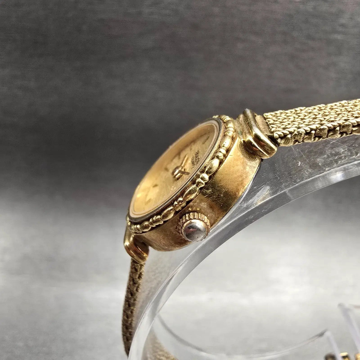 Bulova Watch Women 15mm Gold Dial Gold Tone Oval New Battery Vintage2